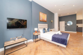 MORDEN STUDIO FLAT Moments away from Brighton seafront